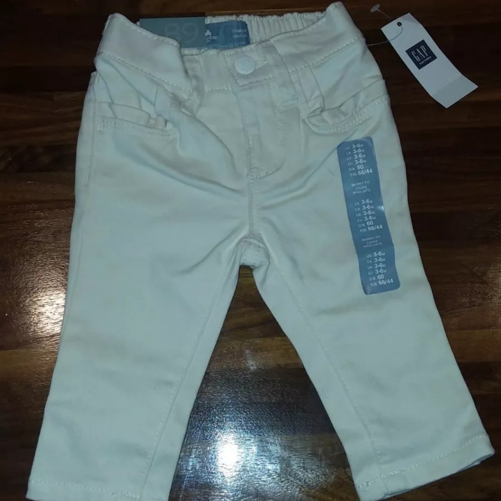 🦄NWT🦄 Baby Gap 3-6Months Khaki Pant